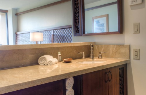 Kaanapali Hotel | Unit with Ocean View! Outdoor Pool, Beachfront Property, w/Onsite Parking