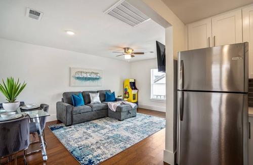 Greater East End Apartment | Universal Apartment at East Downtown