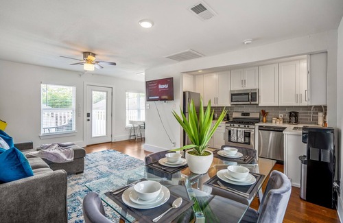 Greater East End Apartment | Universal Apartment at East Downtown