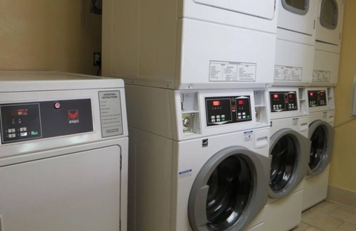 Florida Center House | Universal Getaway! Comfy Unit, Pool, Breakfast, Shuttle, Parking