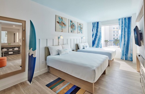 Florida Center Hotel | Universal's Endless Summer Resort - Surfside Inn and Suites