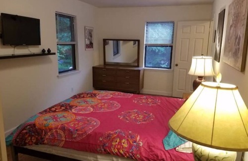 Chapel Hill House | University Access Garden View 1-BR Guesthouse in Quiet Chapel Hill Neighborhood