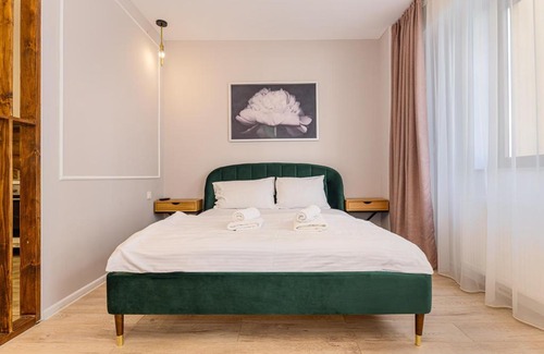 Brasov Apartment | UNO - Gardens With City View
