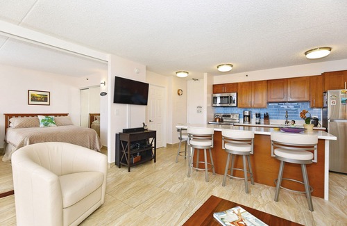 Waikiki Condo | Unobstructed Diamond Head and Ocean Views! FREE Parking & Wi-Fi, Pool!