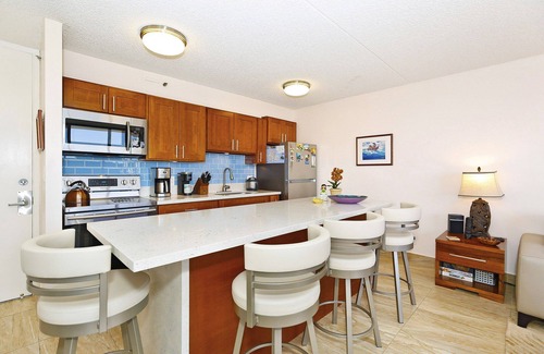 Waikiki Condo | Unobstructed Diamond Head and Ocean Views! FREE Parking & Wi-Fi, Pool!