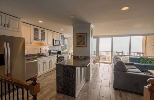 The Glade House | Unobstructed Ocean Views Private Beach Pool Parking Clean