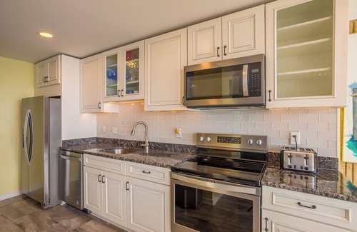 The Glade House | Unobstructed Ocean Views Private Beach Pool Parking Clean