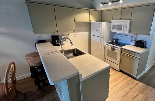 Kihei Condo | Unobstructed Views – Prime Location - Steps To Beach - Newly Renovated