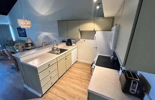 Kihei Condo | Unobstructed Views – Prime Location - Steps To Beach - Newly Renovated