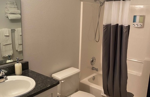 Davenport Apartment | Unobstructed Views Of Lake Roosevelt in Newly Renovated Hotel/Restaurant