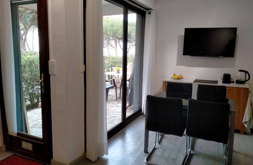 Argeles Plage Apartment | Unobtrusive sea view