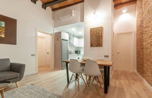 Gothic Quarter Apartment | Unpack your bags, take a deep salty breath, inhale the sea in, and wonder at the magic of Barcelona