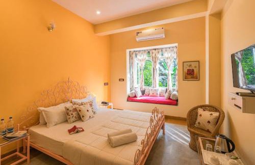 Lake Swaroop Sagar Hotel | Unplan - By the lake