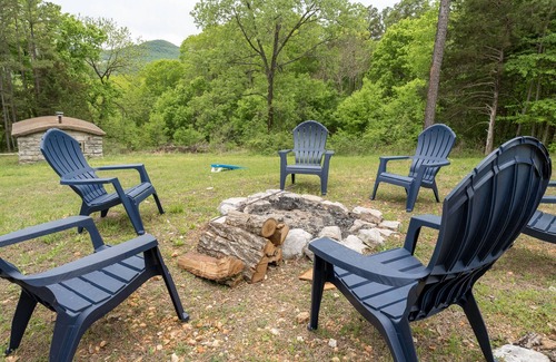 Jasper Cabin | Unplug & unwind! 3 bed cabin The Perfect getaway!