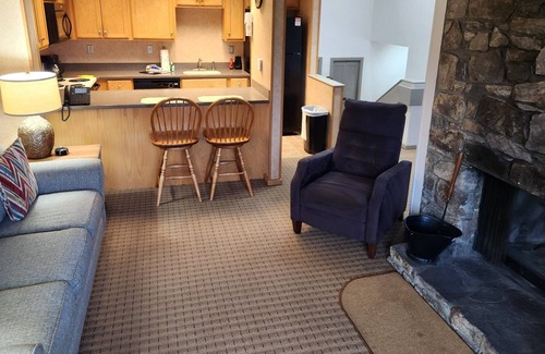 Lake Lure House | Unplug & Unwind in this beautiful 2BDR townhome @ Rumbling Bald in Lake Lure