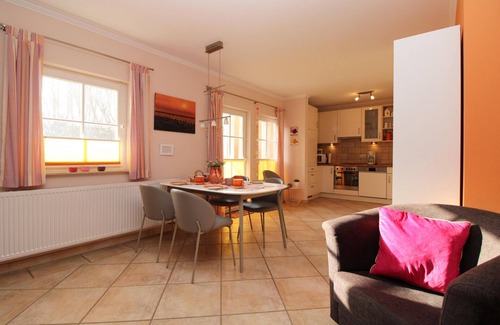 Kuehlungsborn Apartment | Uns Strandhus WE 11: tastefully furnished 3-room apartment close to the beach