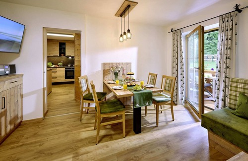 Winkl Apartment | Untersberg, 1-4 Personen, ca. 50 qm, 1 Schlafzimmer 2x Dusche/WC, Wohnschlafraum, Küche, Balkon