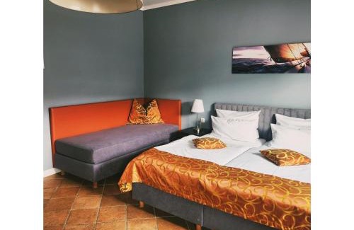 Bramow Apartment | Unterwegs ins Apartmenthaus ehemalige Apartmenthaus Unterwegs