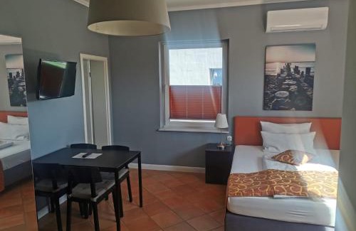 Bramow Apartment | Unterwegs ins Apartmenthaus ehemalige Apartmenthaus Unterwegs
