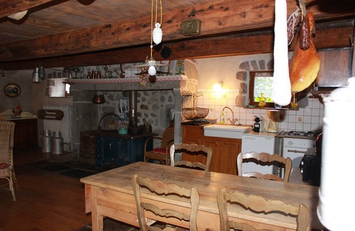 Jassat House | Unusual: A typical Auvergne house at the foot of the Sancy massif