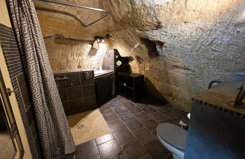 Doue-la-Fontaine Apartment | Unusual Getaway in a Troglodyte Home