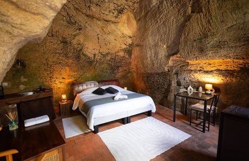 Doue-la-Fontaine Apartment | Unusual Getaway in a Troglodyte Home