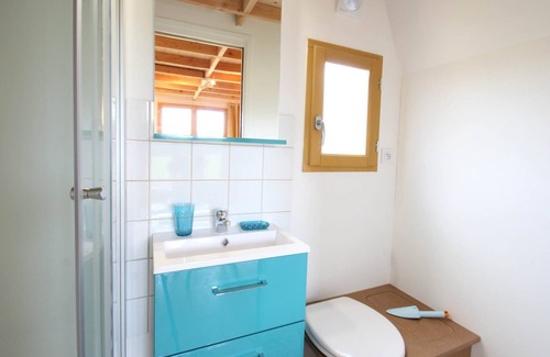 Grandcamp-Maisy Apartment | Unusual stay in the heart of the landing beaches, in the middle of animals