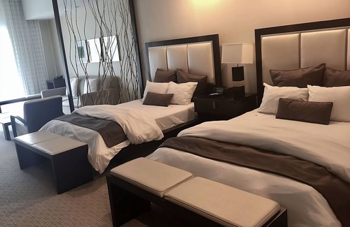 Ludlam Hotel | Unwind and Relax! 4 Gorgeous Rooms w/Balcony and Kitchen | Outdoor Pool + Spa
