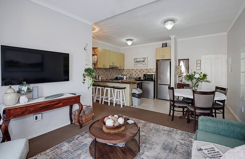 Bloubergstrand Apartment | Unwind at Coral - Entire Apartment - Bloubergstrand Beachfront