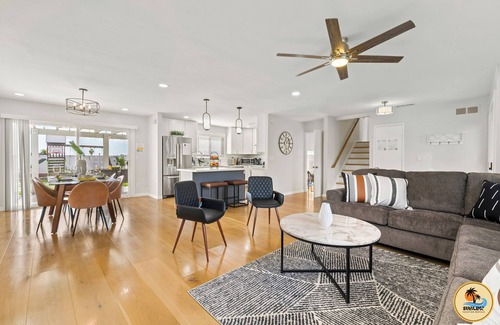 San Carlos House | Unwind at this Superb Home: Pool, Views, Games!
