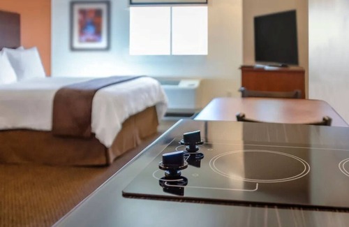 Davenport House | Unwind in a Bright, Pet-Friendly Room Near Colonel Davenport House & Parks