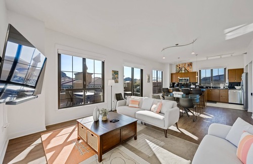 Lake Las Vegas Condo | Unwind in a luxurious 2BR penthouse on the shores of Lake Las Vegas