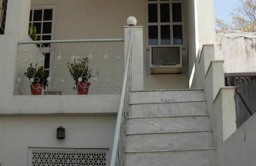 Adarsh Nagar House | Unwind in a Plush Bungalow