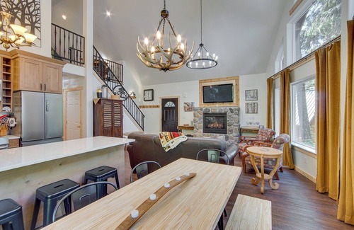 Cle Elum Cabin | Unwind in Cle Elum: Hot Tub & Cozy Fireplace!