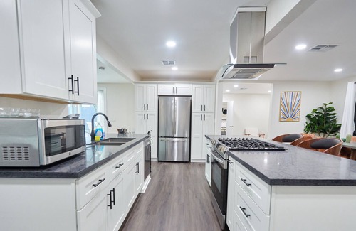 Carthay Circle Apartment | Unwind in Style: Chic and Cozy Hideaway with Private Hot Tub