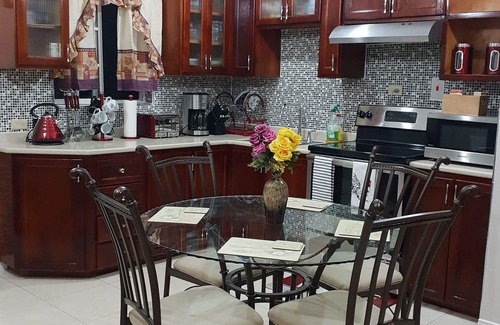 Eden Gardens Apartment | Unwind@ Kensington Bliss -New Kingston (24 hrs security, free wifi, hot water)