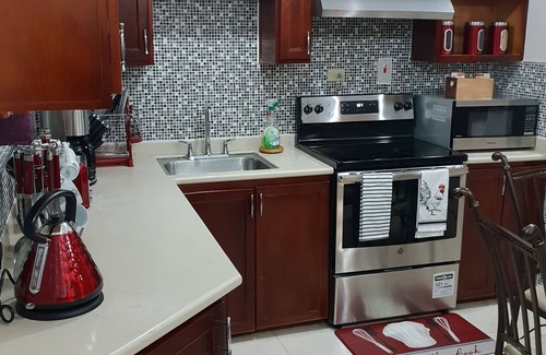 Eden Gardens Apartment | Unwind@ Kensington Bliss -New Kingston (24 hrs security, free wifi, hot water)