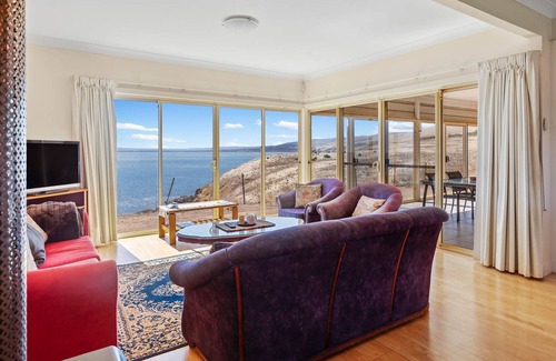 Myponga Beach House | Unwind @ Myponga Beachfront House