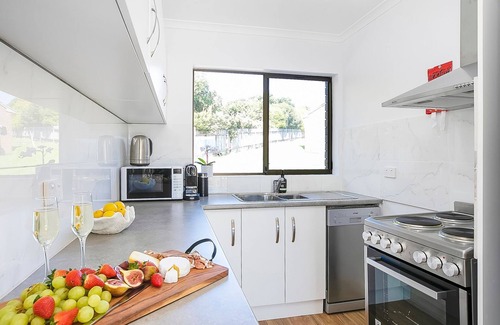 Gerringong Apartment | Unwind – Stay 3, Pay 2!