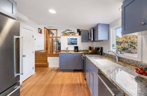 South Wellfleet House | Unwinder: 085-W Modern 5 Bedroom Wellfleet Cottage, Steps to the Atlantic