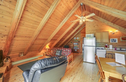 Wetmore Bed & Breakfast | UP Badger Lodge BnB-Lake Suite