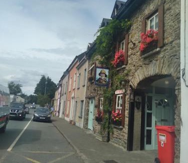 Innishannon Apartment | Up Stairs Double Apartment Innishannon Mariners Rest