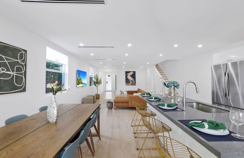 Allapattah Villa | Up to 12 guest Modern Villa near Wynwood!