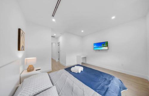 Allapattah Villa | Up to 12 guests! Modern Villa near Wynwood 29!