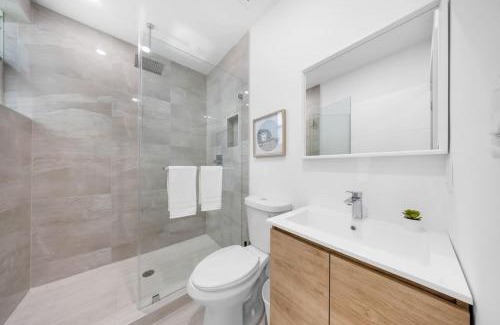 Allapattah Villa | Up to 12 guests! Modern Villa near Wynwood 29!