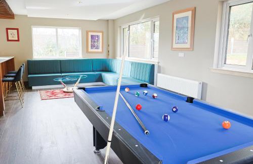 Letterkenny House | Up Yonder House - 6 Bedroom Family Guesthouse
