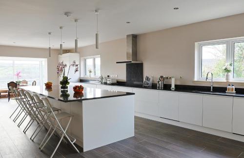 Letterkenny House | Up Yonder House - 6 Bedroom Family Guesthouse