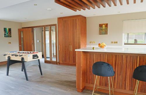Letterkenny House | Up Yonder House - 6 Bedroom Family Guesthouse