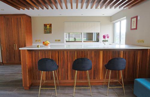Letterkenny House | Up Yonder House - 6 Bedroom Family Guesthouse