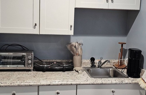 Somerset Apartment | Updated studio/efficiency apartment